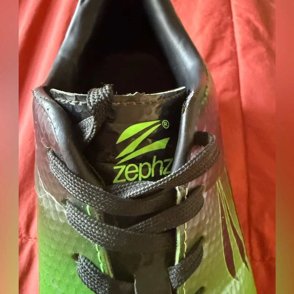 Big Kids’ Wide Traxx Soccer Cleats - Youth Size 6EE - Picture 6 of 11